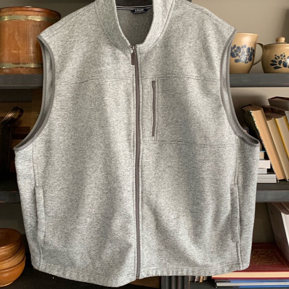 Men’s Izod zippered vest, 3XL, gray/black